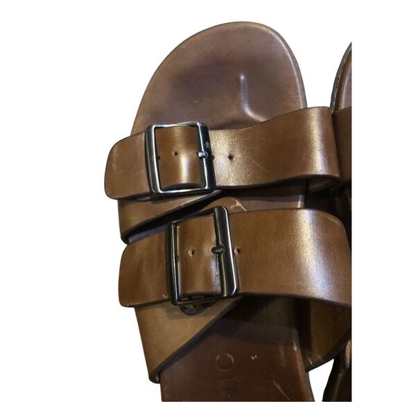 Vionic Ludlow Charlie is a stylish sandal for men that is easy to slide on and o - Picture 4 of 10